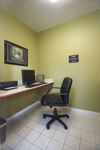 Resident Business Center at Prentiss Pointe Apartments, Michigan 48045